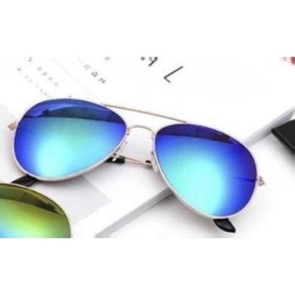 Mirrored Polarized Aviator Sunglasses (NWT) - Picture 3 of 10